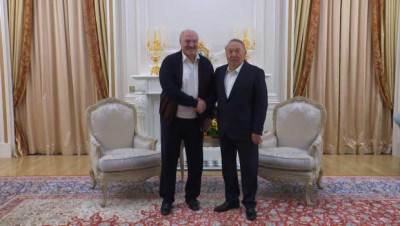 Лукашенко в Казахстане навестил своего давнего друга Назарбаева