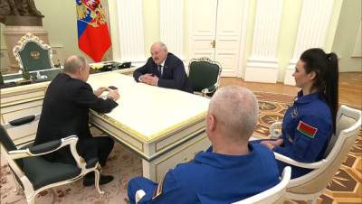 Лукашенко и Путин поговорили по телефону с многодетной семьей оленеводов
