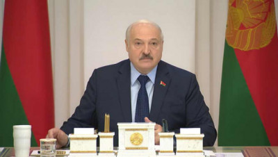 Лукашенко: при принятии Конституции зря не рискнули предложить людям избирать президента на ВНС