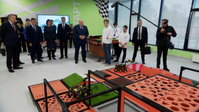 "Добрый день, Кулибины!" Лукашенко пообщался с юными техниками и изобретателями, оценил их разработки