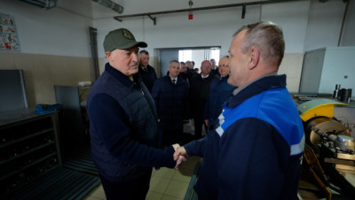 "Идеальный машинный двор". Лукашенко посетил "Совхоз-комбинат "Заря"
