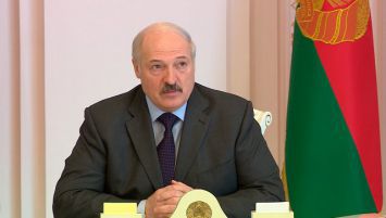 "Раньше 9 часов уроки начинать не надо" - Лукашенко поручил пересмотреть график работы школ