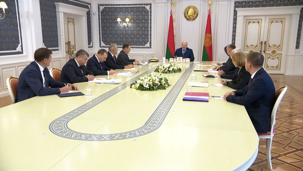 Лукашенко провел совещание по международным вопросам
