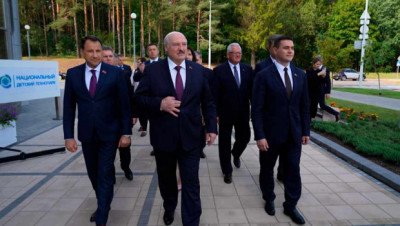 Лукашенко: для Беларуси талантливые люди, интеллект нации - самое большое богатство