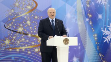 Лукашенко: Рождественский хоккейный турнир объединяет народы, несмотря на политические разногласия