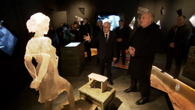 Лукашенко вместе с сыновьями посетил музей в мемориальном комплексе "Хатынь"