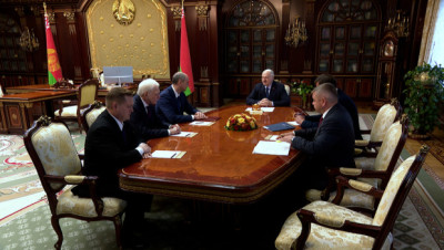 Лукашенко на встрече с российским губернатором предложил подставить плечо в нефтепереработке