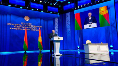 Лукашенко: на горизонте замаячила третья мировая с ядерными пожарами, путь один - переговоры