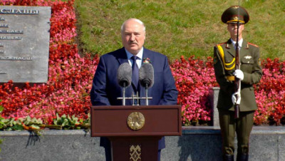 Выступление Лукашенко на церемонии возложения венка и цветов в мемориальном комплексе "Курган Славы"