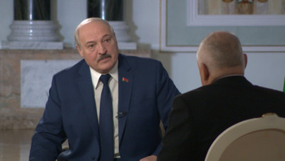 "Это не какой-то там выпендреж". Лукашенко о том, зачем носит военную форму