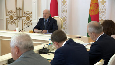 Лукашенко инвесторам: в Беларусь не надо приходить, как в банановую республику