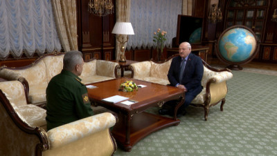 Лукашенко провел встречу с министром обороны России Шойгу