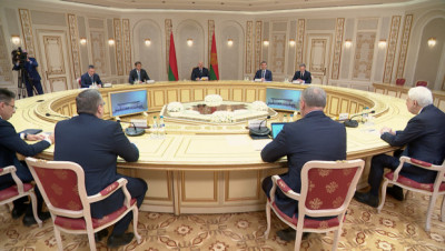 Лукашенко встретился с губернатором Астраханской области России  