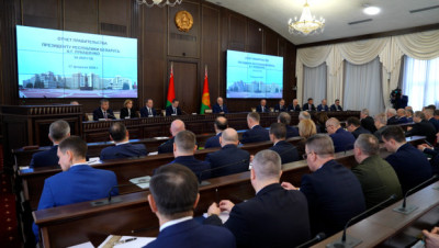 Лукашенко: время почти военное, экономика стала реальным полем боя