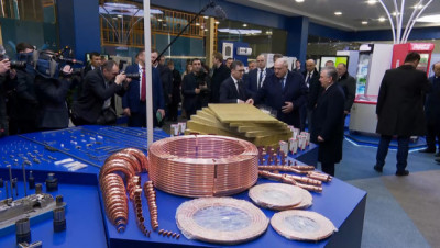 Лукашенко и Мирзиёев посетили одно из самых технологичных производств в Центральной Азии 