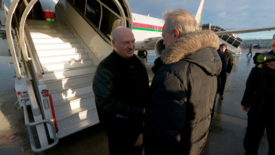 Лукашенко прибыл в Санкт-Петербург, где примет участие в неформальном саммите СНГ