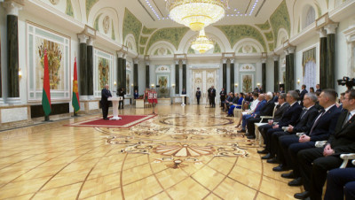 Лукашенко вручил высокие награды участникам и организаторам космического полета