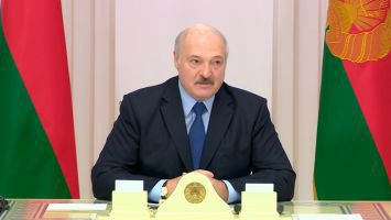 Лукашенко ответил на упреки в том, что Беларусь заправляет украинские танки