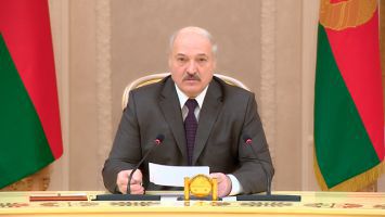 Лукашенко: поддерживая Беларусь, Россия прежде всего поддерживает себя