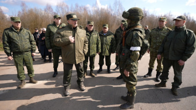 Лукашенко ознакомился с мероприятиями проверки боеготовности соединений и воинских частей