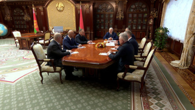 Лукашенко поручил воспользоваться моментом и уделить больше внимания дорожному строительству