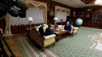 Лукашенко вновь принял посла Венесуэлы после согласования &quot;некоторых вопросов&quot; с Мадуро