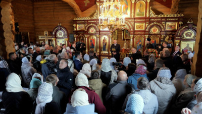 Лукашенко на Пасху приехал в храм Святителя Николая Чудотворца в Шкловском районе