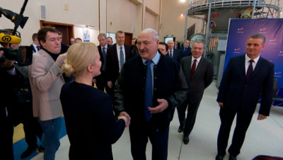 "Всем работы хватит". Лукашенко напутствовал белорусских претенденток в космонавты