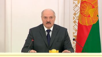 Лукашенко подверг критике эффективность работы Академии управления при Президенте