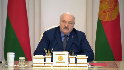 Лукашенко о вертикали власти: эффективность должна быть неимоверной, чтобы выстоять в этой бешеной борьбе