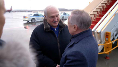 Лукашенко прибыл с рабочим визитом в Россию для участия в саммитах ЕАЭС и СНГ