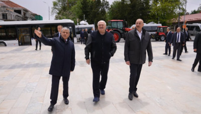 Президент Беларуси подарил городу Шуша белорусскую тракторную технику