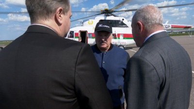 "Не знаю, по дороге не ехал!" Лукашенко осмотрел Гродненскую и Брестскую области из вертолета