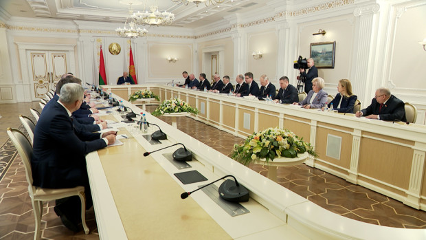 Лукашенко требует четко разделить обоснованное и необоснованное посредничество