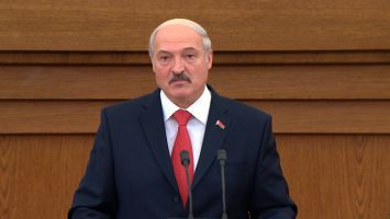 Лукашенко: Беларусь не собирается ни с кем воевать, но будет защищать свои интересы