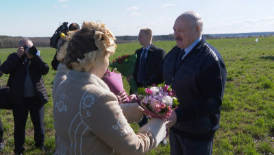 "Надо спасать эти земли сейчас". Лукашенко потребовал серьезнее заниматься мелиорацией