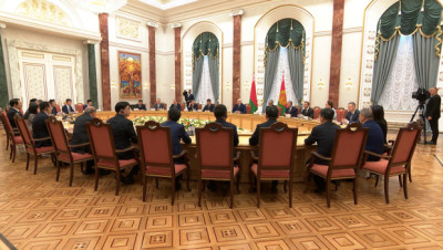 Лукашенко: Беларусь рассчитывает на сотрудничество с КНР в подготовке кадров по современным направлениям