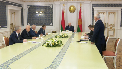 "Чтобы не было торможения". Лукашенко поставил задачи по итогам зарубежных визитов