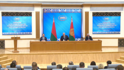 Лукашенко - промышленникам: в том, что белорусы не ощущают санкций, ваша заслуга, но этого еще недостаточно 