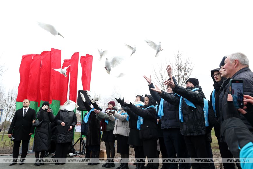 Монумент «Древо жизни» в память о жертвах геноцида белорусского народа установили в Бресте