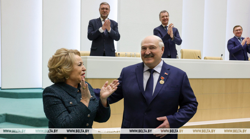 "Москва. Кремль. Лукашенко", "труба" Европе и новое поколение у власти. Итоги недели Президента