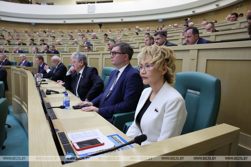 "Москва. Кремль. Лукашенко", "труба" Европе и новое поколение у власти. Итоги недели Президента