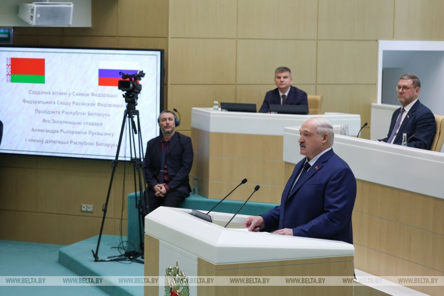 "Москва. Кремль. Лукашенко", "труба" Европе и новое поколение у власти. Итоги недели Президента