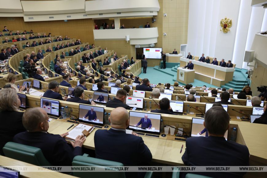 "Москва. Кремль. Лукашенко", "труба" Европе и новое поколение у власти. Итоги недели Президента