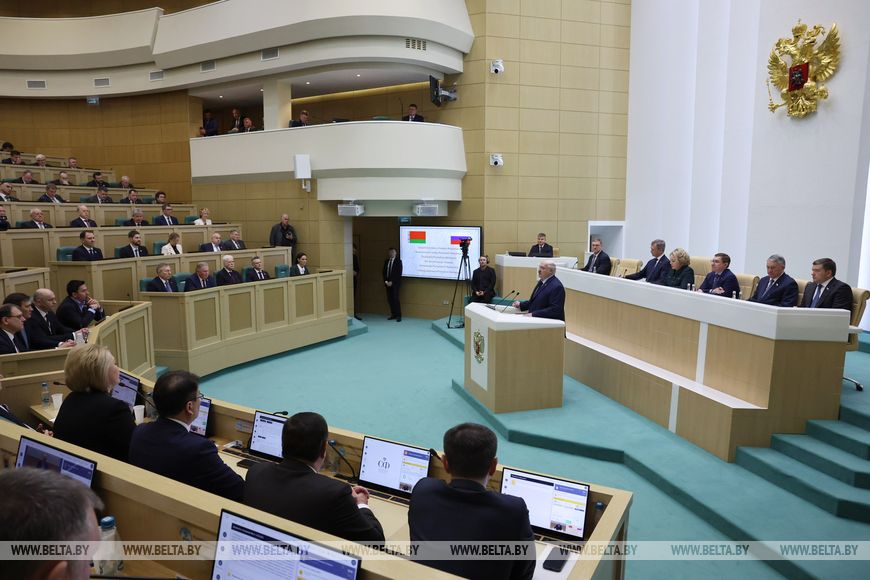 "Москва. Кремль. Лукашенко", "труба" Европе и новое поколение у власти. Итоги недели Президента