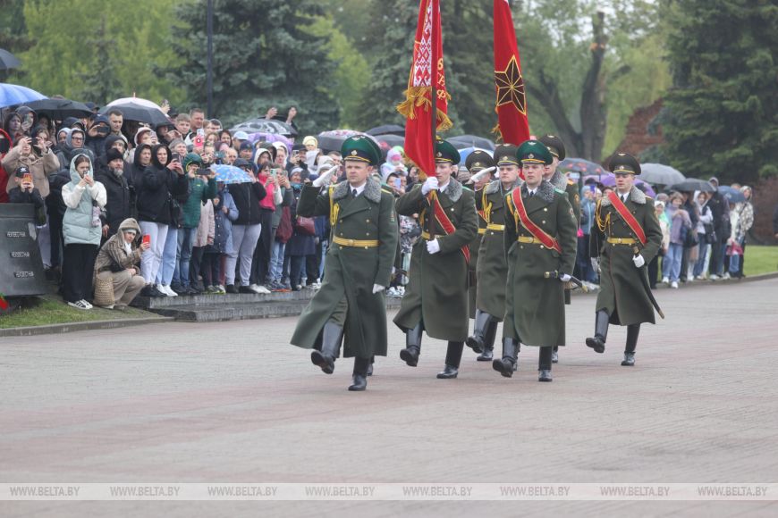 Молодое пополнение пограничников и военнослужащих внутренних войск приняли присягу в Брестской крепости