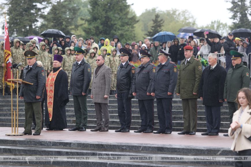 Молодое пополнение пограничников и военнослужащих внутренних войск приняли присягу в Брестской крепости