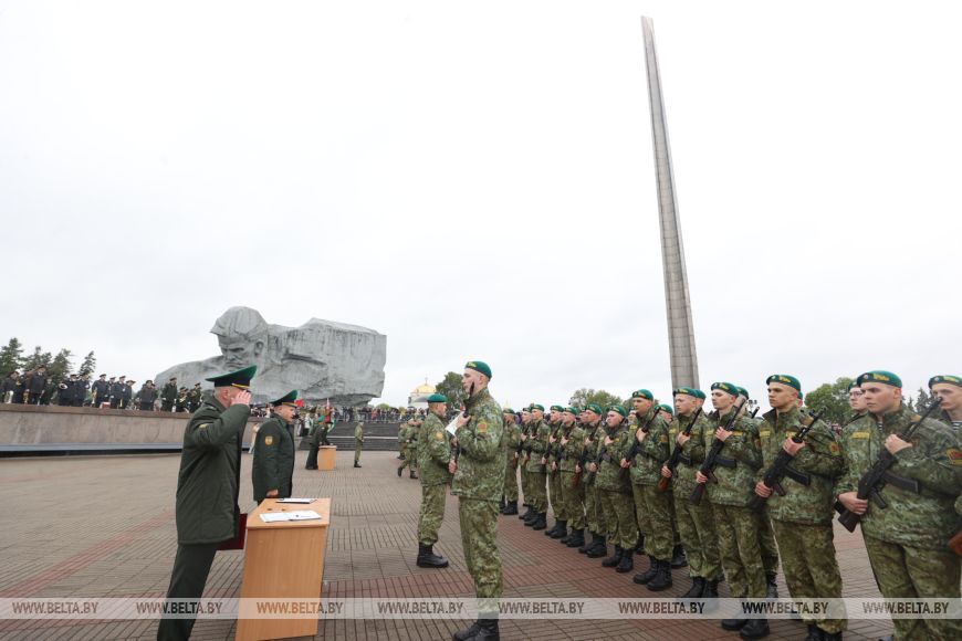 Молодое пополнение пограничников и военнослужащих внутренних войск приняли присягу в Брестской крепости