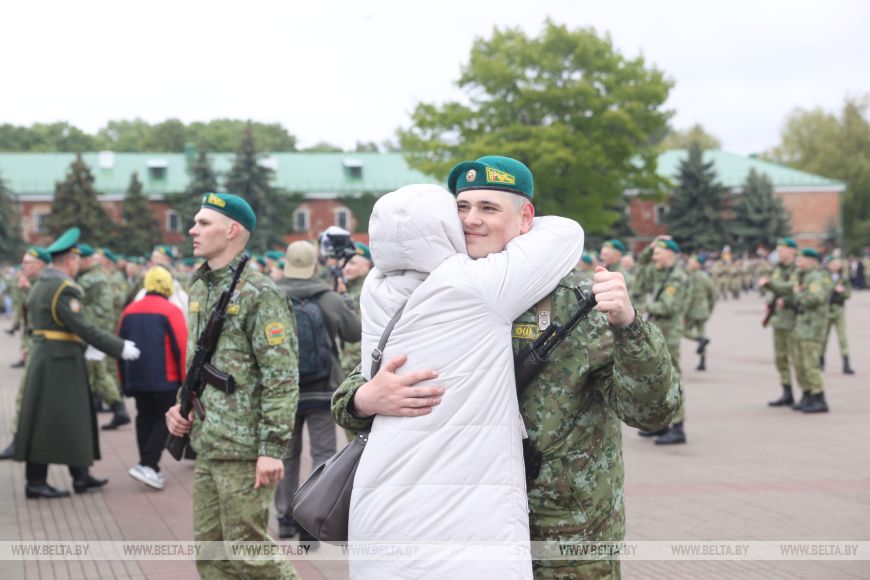 Молодое пополнение пограничников и военнослужащих внутренних войск приняли присягу в Брестской крепости