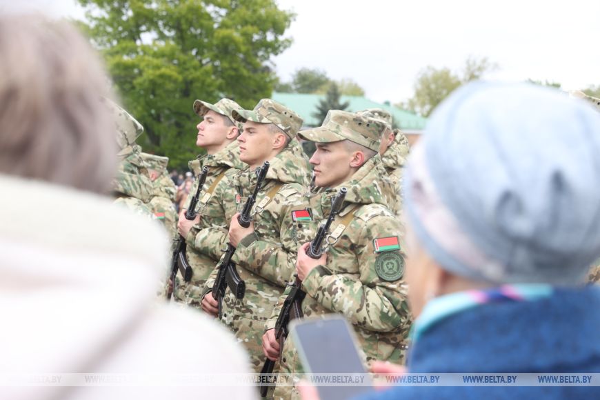 Молодое пополнение пограничников и военнослужащих внутренних войск приняли присягу в Брестской крепости